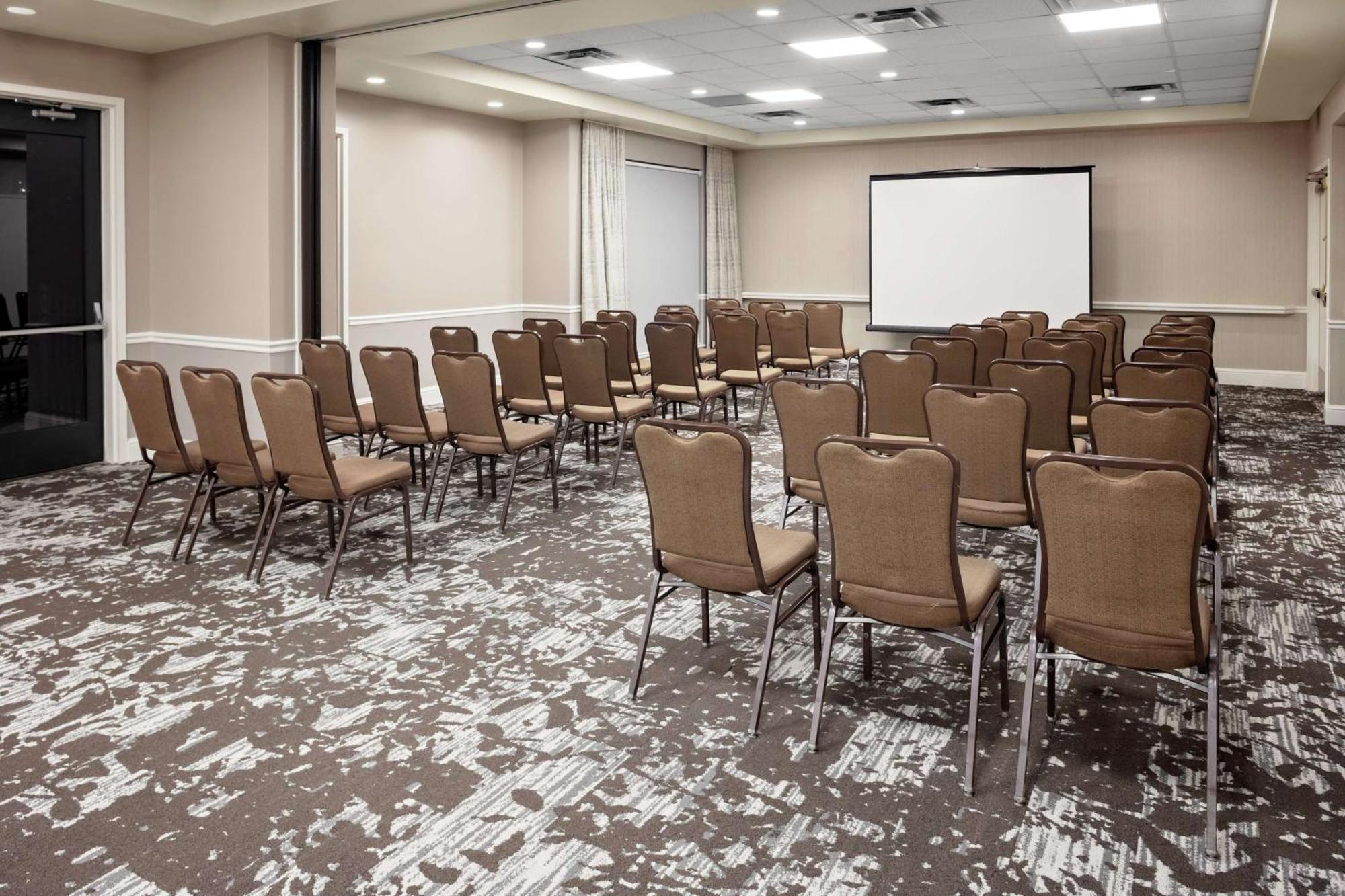 דאנוודי Hilton Garden Inn Atlanta Perimeter Center מראה חיצוני תמונה